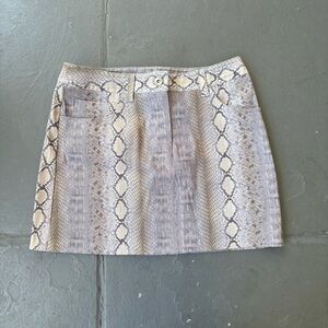 Vtg 90’s snakeskin print mini skirt
